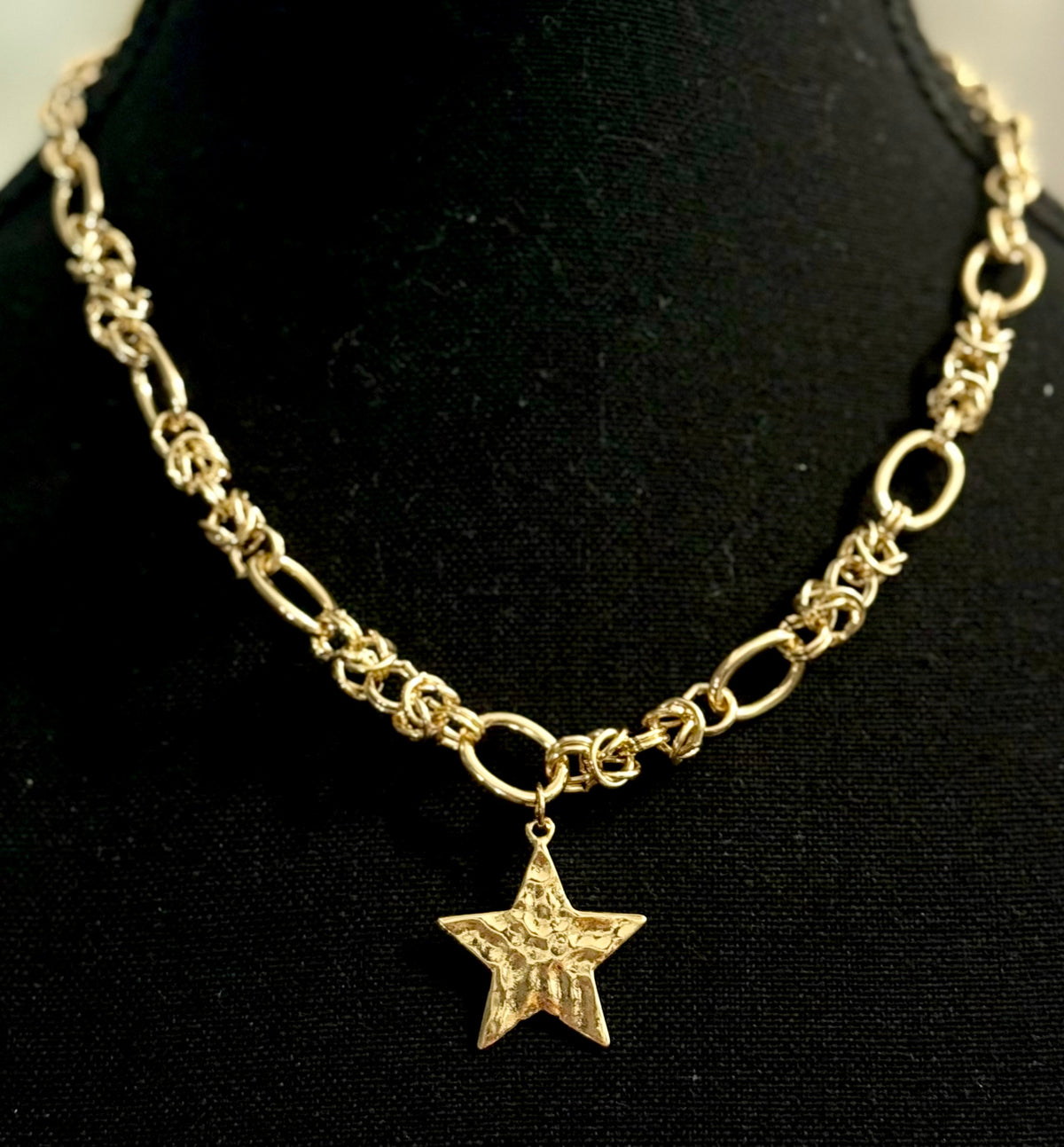 Star pendant necklace